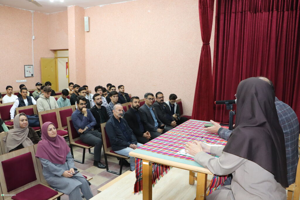 شعردرمانی واقعیت دارد؛برای نوشتن شعر خوب، باید خود را در دل اثر قرار داد