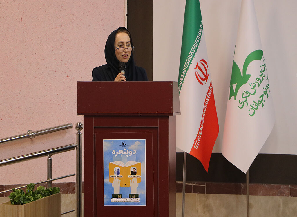 مربیام و برای شکفتن غنچهها میکوشم