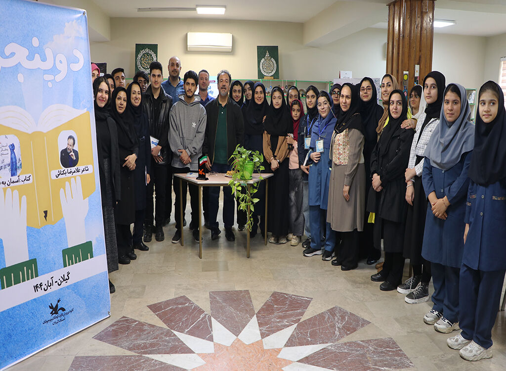 مربیام و برای شکفتن غنچهها میکوشم