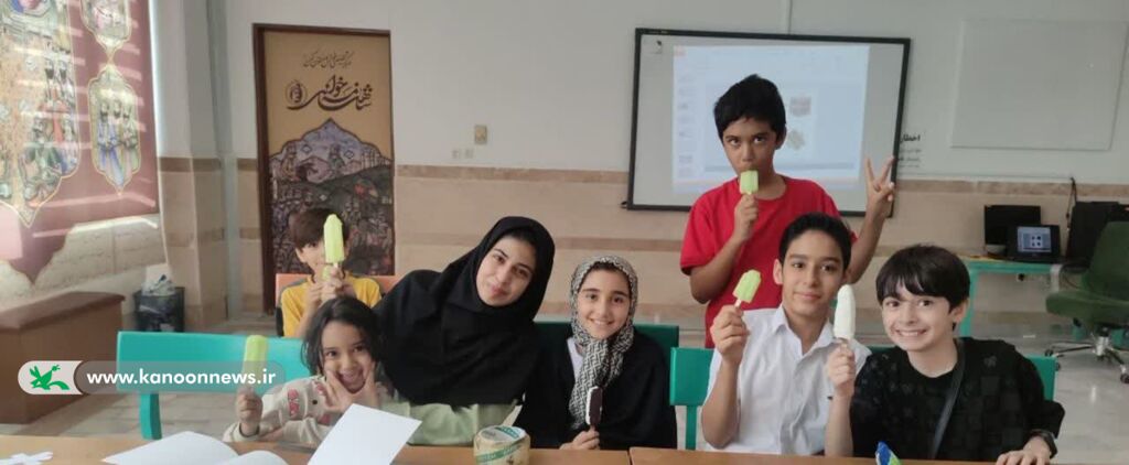 استیکر هایی از جنس «برگ‌های زنده کتاب‌های کانون پرورش فکری»