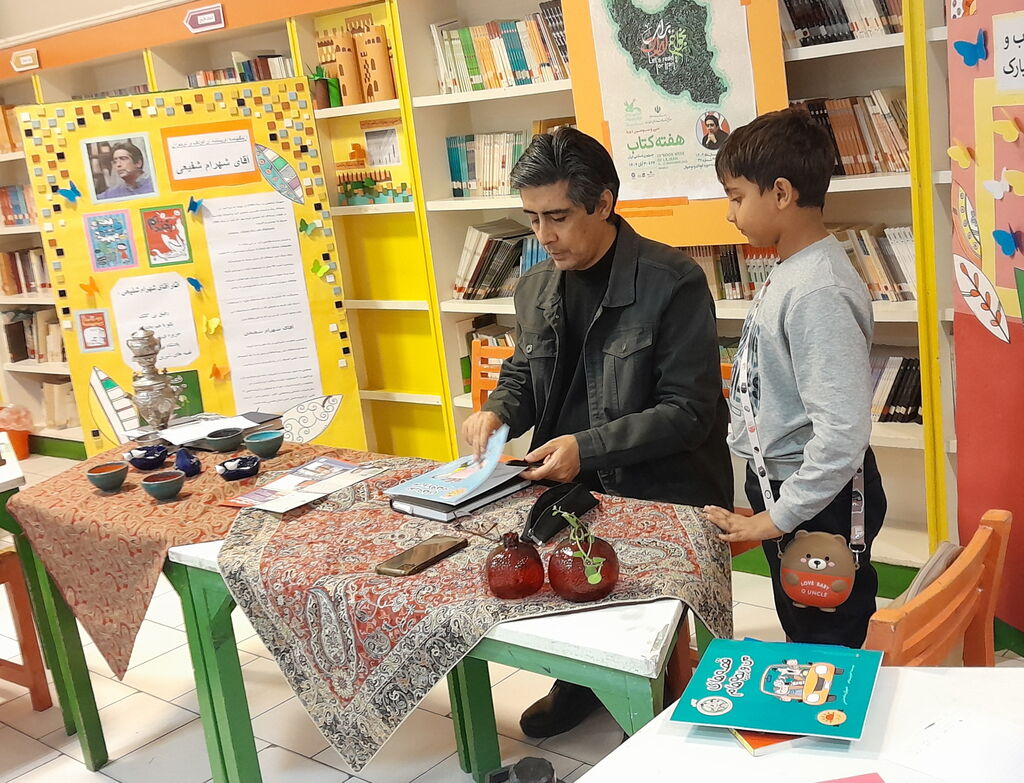 ویژهبرنامه هفته کتاب و کتابخوانی با حضور شهرام شفیعی در مرکز ۳۷ برگزار شد