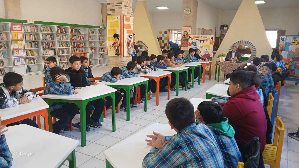 ویژهبرنامه «بخوانیم برای ایران» با حضور مجید راستی در مرکز ۳۸ برگزار شد