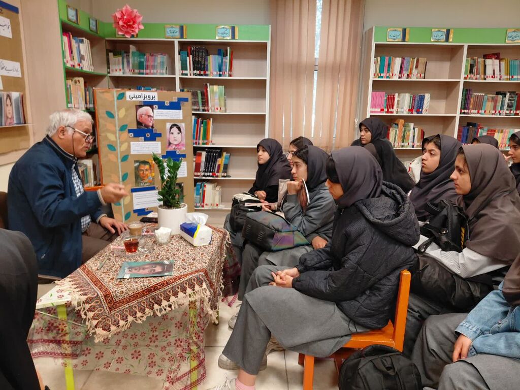 «نوجوانان مرکز ۳۱ در هفته کتابخوانی با پرویز امینی به دنیای نویسندگی قدم گذاشتند»