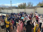 مربیان سیار کانون همدان در هفته کتاب؛ سفر به دل روستاها با کوله‌باری از کتاب و قصه