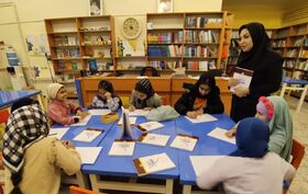 گزارش تصویری/از برپایی نمایشگاه تا شادپیمایی با کتاب در مراکز همدان