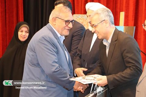 آیین رونمایی از جدیدترین تقریظ رهبری در هفته کتاب