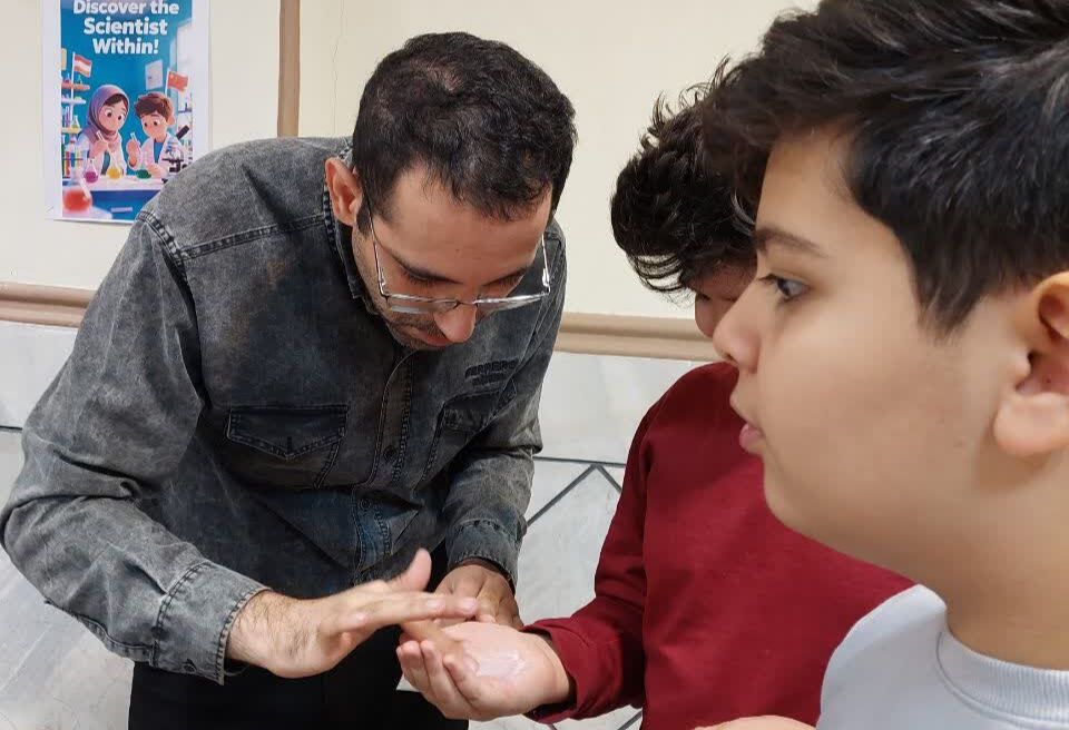 مرکز شماره ۴ کانون کرمانشاه با "شگفتیهای علم در قلمرو کتاب"