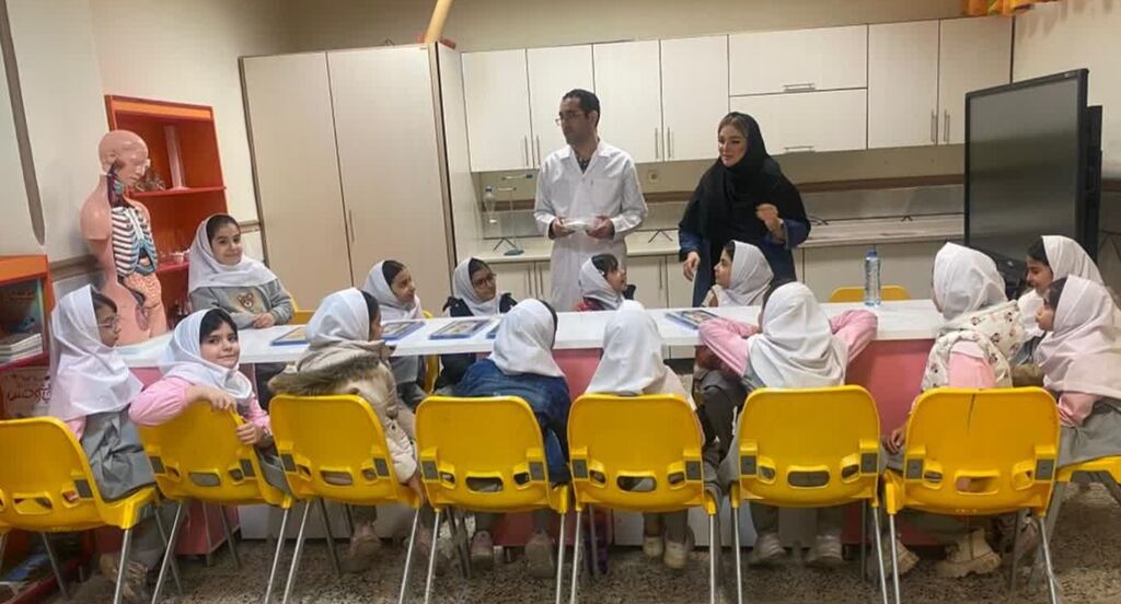 مرکز شماره ۴ کانون کرمانشاه با "شگفتیهای علم در قلمرو کتاب"