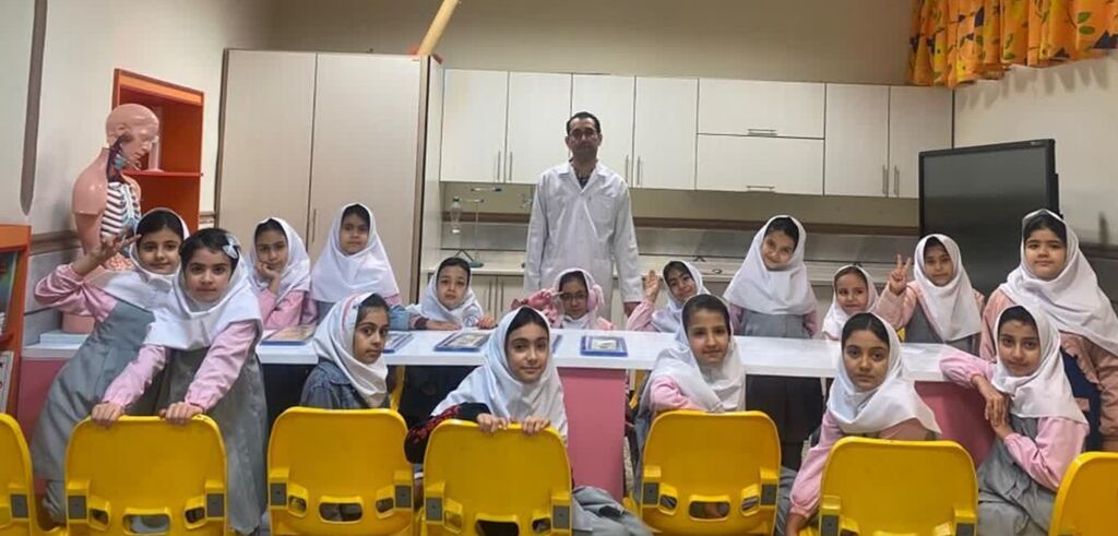 مرکز شماره ۴ کانون کرمانشاه با "شگفتیهای علم در قلمرو کتاب"