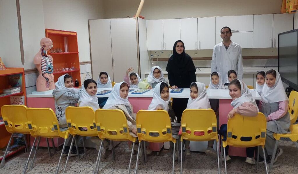 مرکز شماره ۴ کانون کرمانشاه با "شگفتیهای علم در قلمرو کتاب"