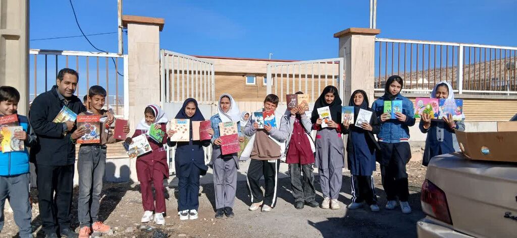 سفیران دانایی کانون میهمان کودکان روستاهای گیلانغرب شدند