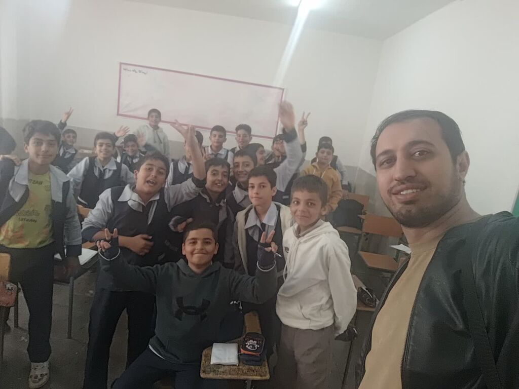 مربیان سیار کانون همدان در هفته کتاب؛ سفر به دل روستاها با کولهباری از کتاب و قصه