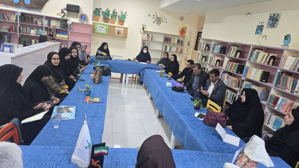 جلسه توجیهی مدیران مدارس هدف برنامه ملی «نماد» در مرکز  شماره‌دو شیراز برگزار شد