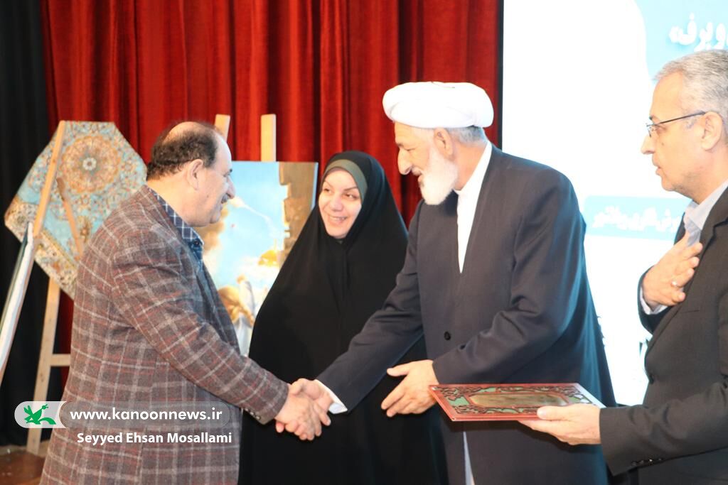 آیین رونمایی از جدیدترین تقریظ رهبری در هفته کتاب