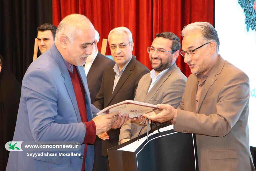 آیین رونمایی از جدیدترین تقریظ رهبری در هفته کتاب