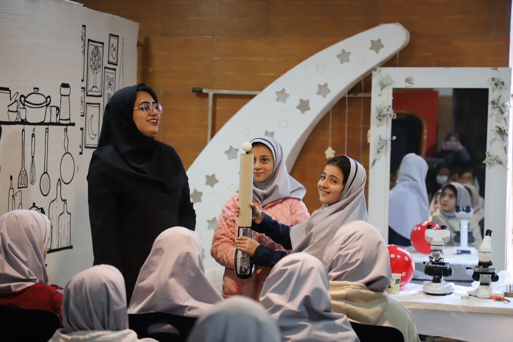 بازار گرم کارگاه‌های نجوم و زیست‌شناسی کانون استان قزوین در هفته‌ ترویج علم و هفته کتاب