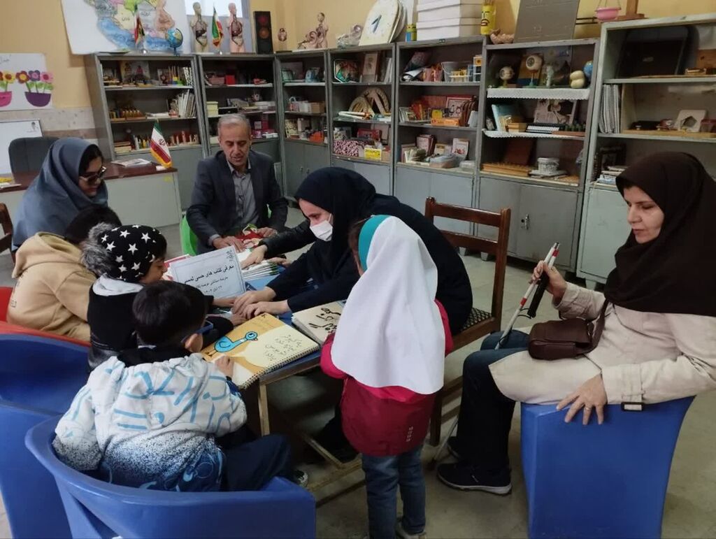 اجرای برنامه تخصصی کتاب‌خوانی و معرفی کتاب‌های «حسی‌ـ‌لمسی» در مدارس استثنایی ارومیه