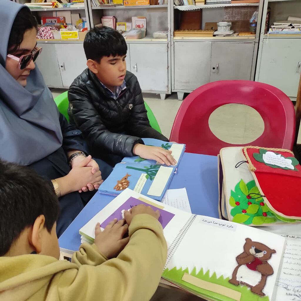 اجرای برنامه تخصصی کتابخوانی و معرفی کتابهای «حسیـلمسی» در مدارس استثنایی ارومیه