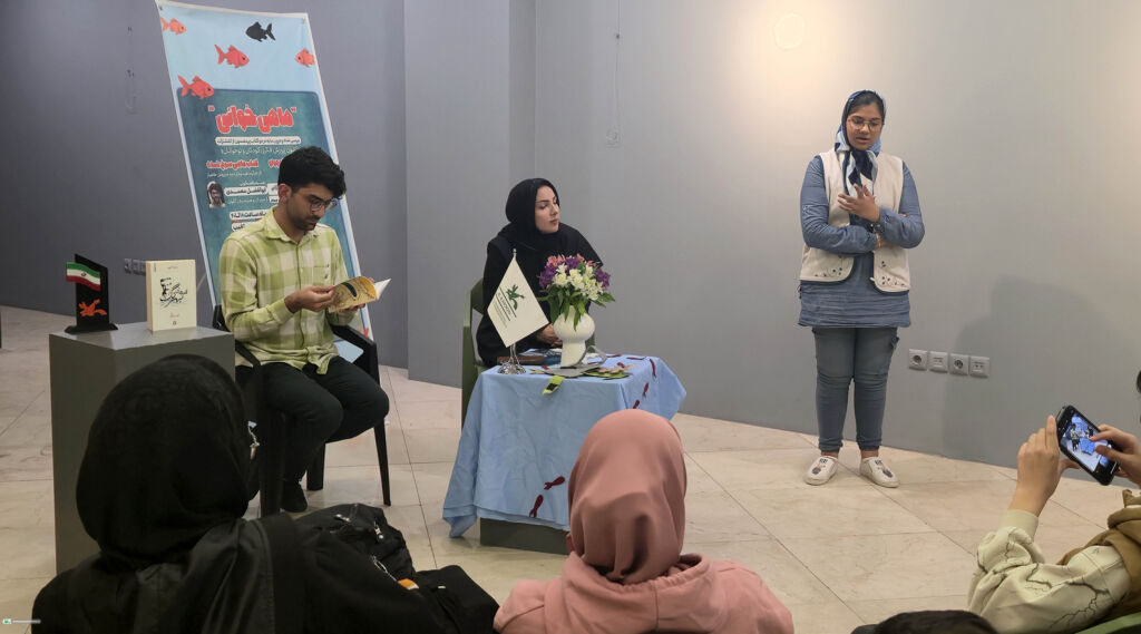 نقد کتاب و قصه گویی در کتاب سرای سرو، تجربهای متفاوت برای نوجوانان کانون استان قم