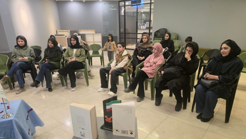 نقد کتاب و قصه گویی در کتاب سرای سرو، تجربهای متفاوت برای نوجوانان کانون استان قم