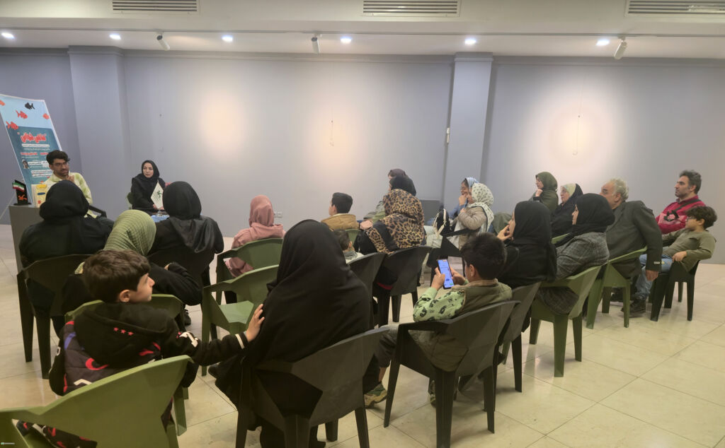 نقد کتاب و قصه گویی در کتاب سرای سرو، تجربه‌ای متفاوت برای نوجوانان کانون استان قم