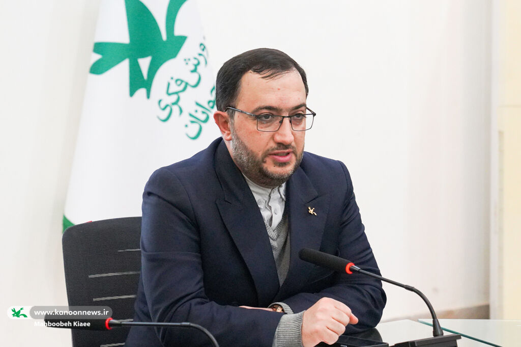 دوره آموزشی باشگاه شعر قاف کانون در تهران اعضای باشگاه قاف، شاگردان اخلاق و ادب کشور هستند