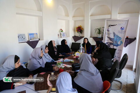 نشست ادبی "سیمرغ" به روایت تصویر