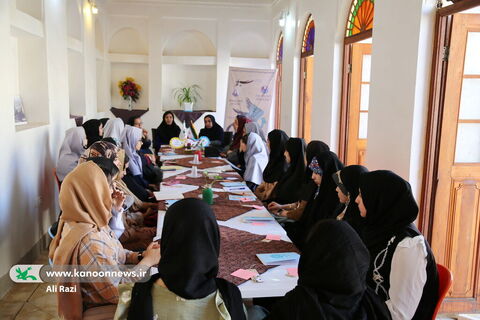 نشست ادبی "سیمرغ" به روایت تصویر