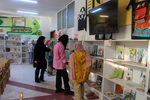 بازدید مدیرکل کانون استان از بخش های مختلف مرکز مجتمع تبریز   و گفت و گوی صمیمی با والدین اعضا مرکز و تشویق و ترغیب آنها به شرکت در جشنواره  قصه گویی.«پنجشنبه 29 آبان 1404»