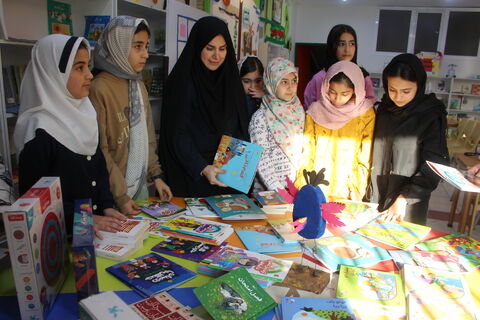 بازدید مدیرکل کانون استان از بخش های مختلف مرکز مجتمع تبریز   و گفت و گوی صمیمی با والدین اعضا مرکز و تشویق و ترغیب آنها به شرکت در جشنواره  قصه گویی.«پنجشنبه 29 آبان 1404»