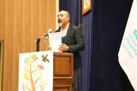 گرامیداشت هفته کتاب با حضور مسئولان و تجلیل از کتاب‌خوانان برتر در کانون اردبیل