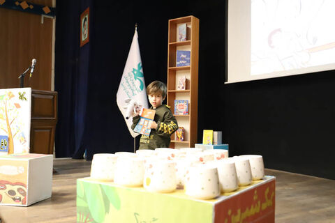 گرامیداشت هفته کتاب با حضور مسئولان و تجلیل از کتاب‌خوانان برتر در کانون اردبیل