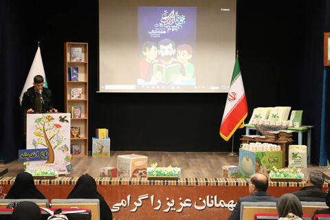 گرامیداشت هفته کتاب با حضور مسئولان و تجلیل از کتاب‌خوانان برتر در کانون اردبیل