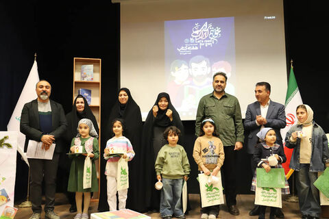 گرامیداشت هفته کتاب با حضور مسئولان و تجلیل از کتاب‌خوانان برتر در کانون اردبیل