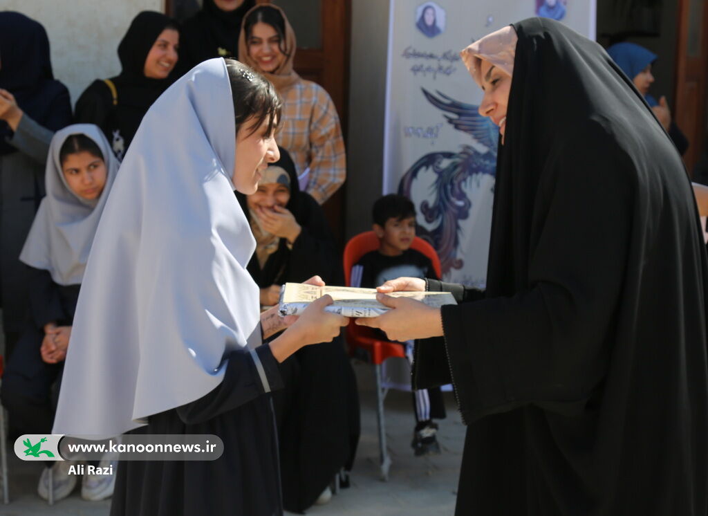 "سیمرغ" در قلعه تاریخی کلات تنگستان نشست