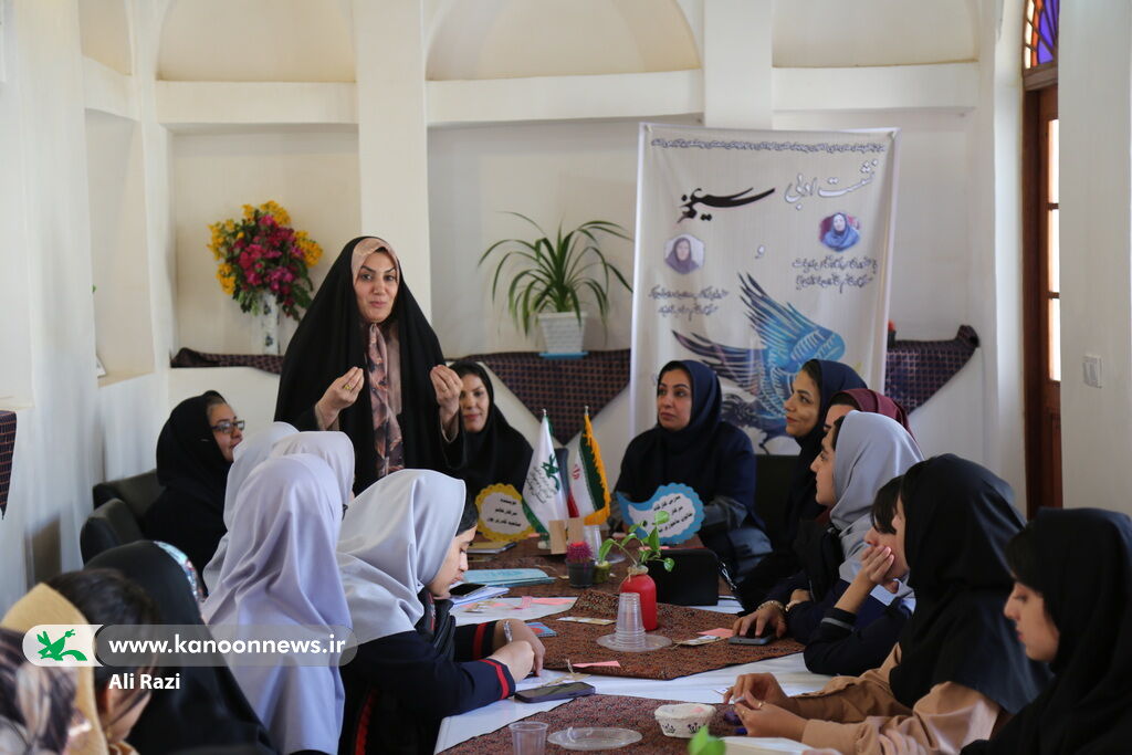 "سیمرغ" در قلعه تاریخی کلات تنگستان نشست