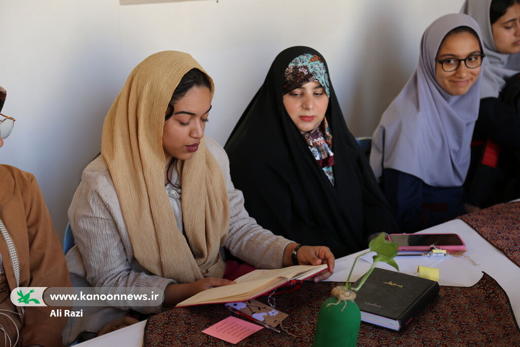 "سیمرغ" در قلعه تاریخی کلات تنگستان نشست