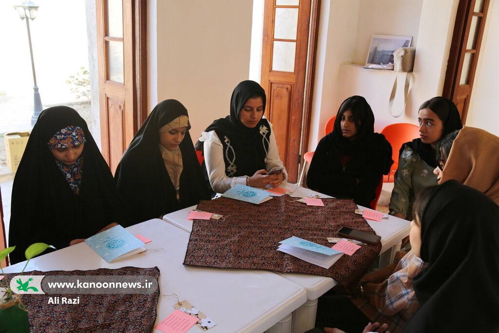 "سیمرغ" در قلعه تاریخی کلات تنگستان نشست