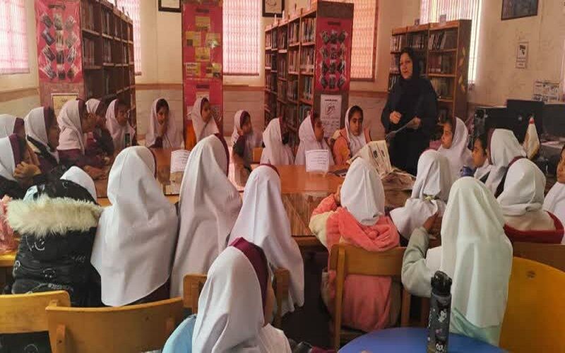 نشست دنیای اوریگامی با حضور نویسنده کتاب در شهر داودآباد