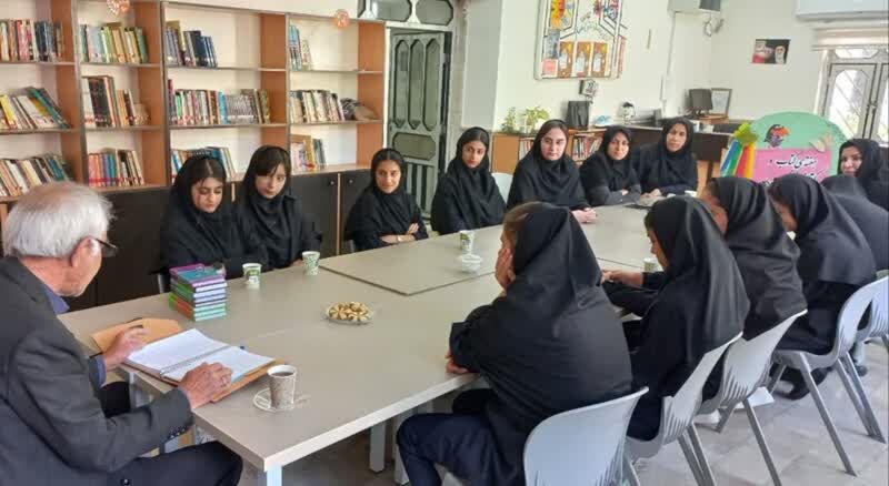 برگزاری انجمن شعر در مرکز آبدانان