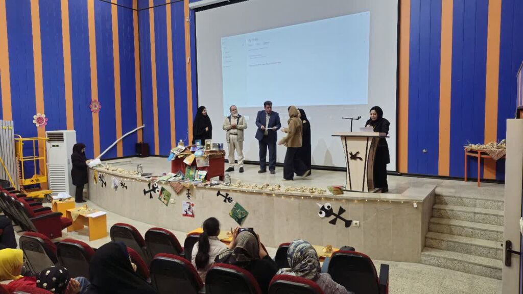 آیین پایانی اولین مهرواره روخوانی کتاب مهرآباد در مرکز شماره ۱۱ کانون کرمانشاه