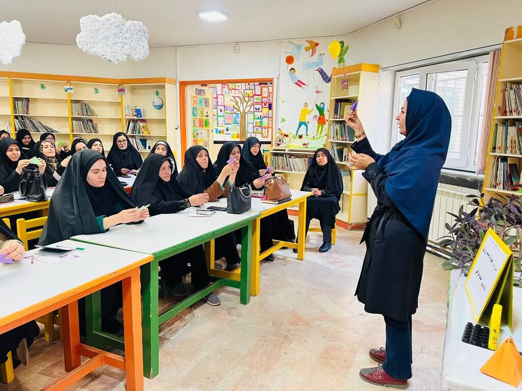 آغاز دوره تخصصی «طرح نهال» برای توانمندسازی مربیان بسیج جامعه زنان در شاهین‌دژ