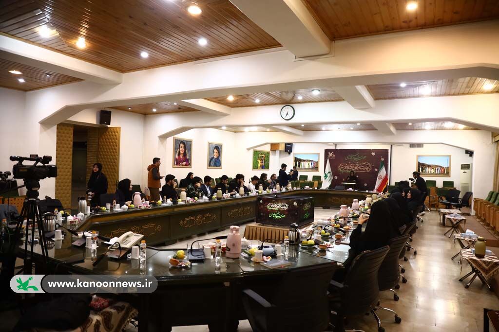 ویژهبرنامه عصر شعر فاطمی در کانون پرورش فکری برگزار شد