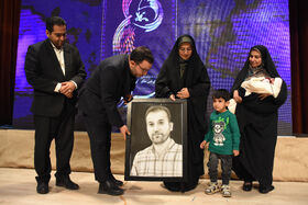 تجلیل مدیرعامل کانون از فرزند خردسال شهید شهباز در سمنان