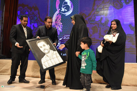 تجلیل از خانواده شهید،مدیرعامل.سمنان