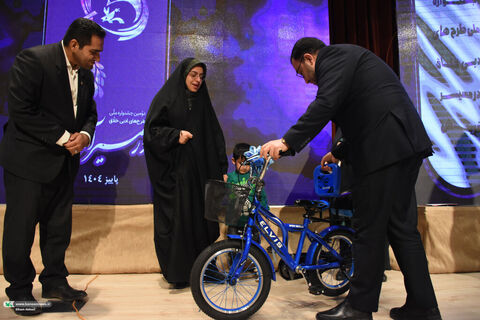 تجلیل از خانواده شهید،مدیرعامل.سمنان