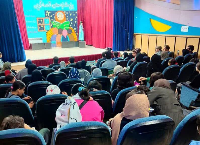 قصهگویان و کتابخوانان برتر کانون روانسر تجلیل شدند