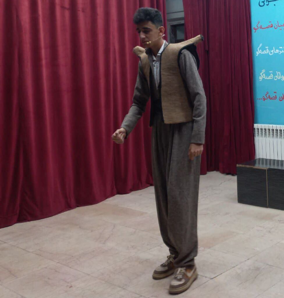 قصه‌گویان و کتابخوانان برتر کانون روانسر تجلیل شدند