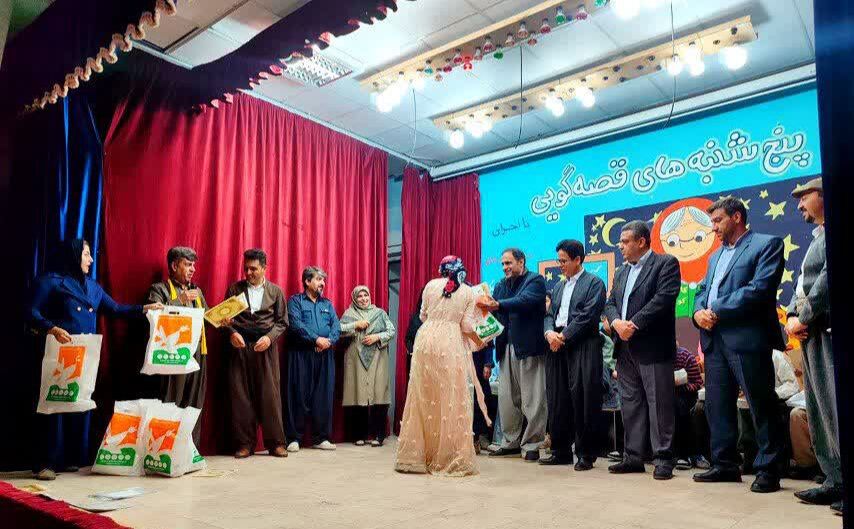 قصهگویان و کتابخوانان برتر کانون روانسر تجلیل شدند