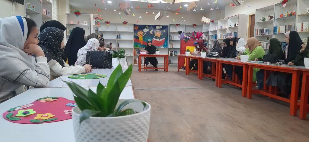 برگزاری نشست تخصصی قصهگویی با حضور کارشناس فرهنگی کانون استان در مجتمع شهید فرخی ارومیه